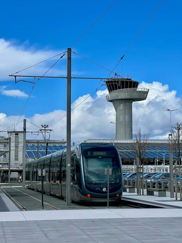Quelles sont les meilleures stratégies pour réduire l'empreinte carbone des transports publics ?
